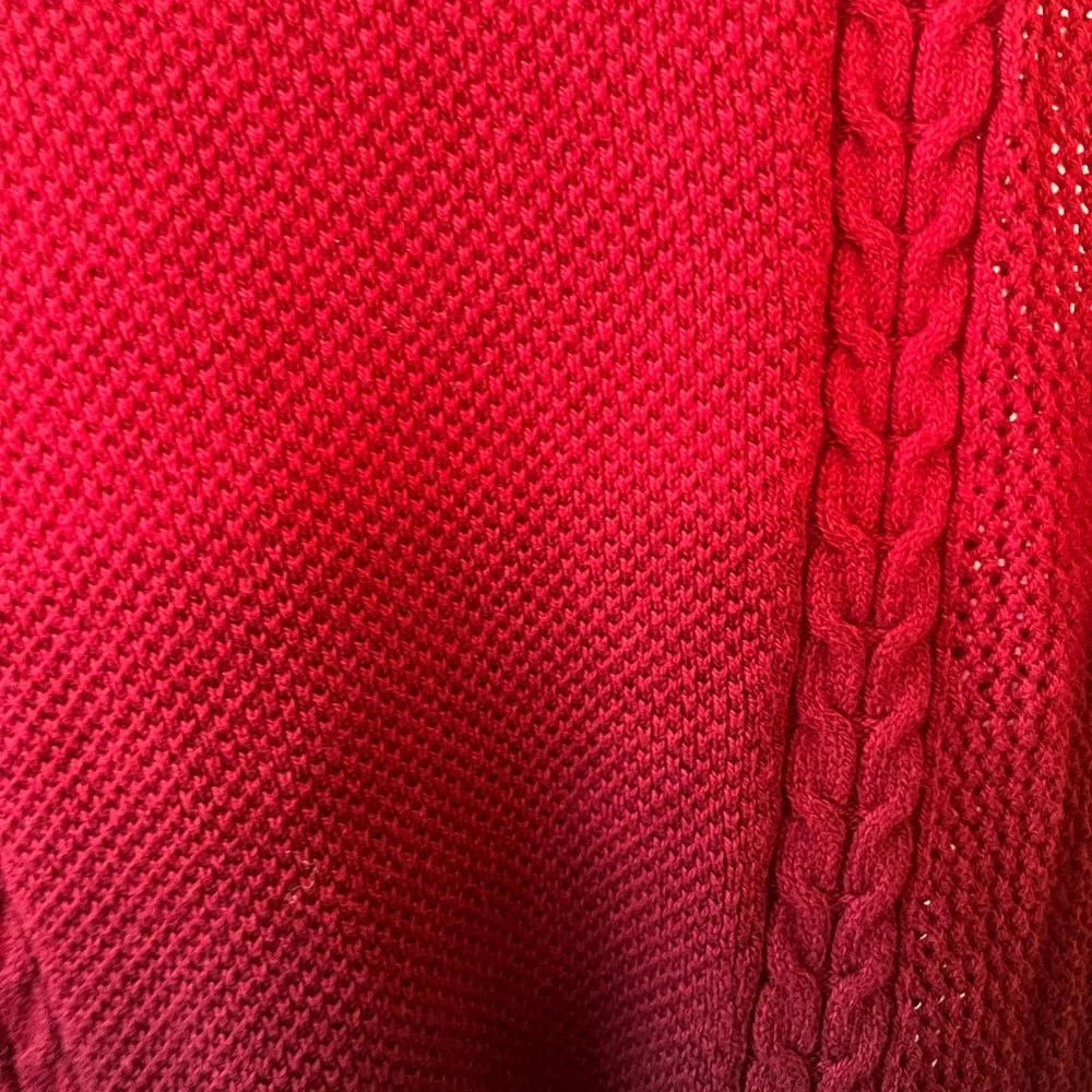 American Eagle red ombré cable knit long sleeve sweater.
